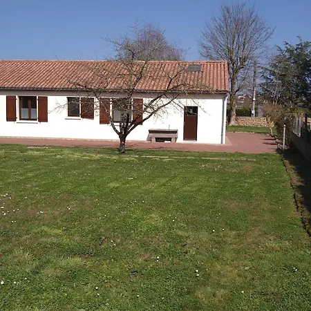 Au Fief Du Chateau בית נופש Airvault